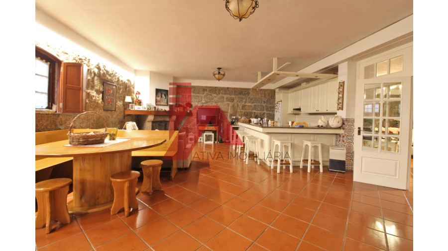 Moradia T4 para Venda em Fermentões Foto 9