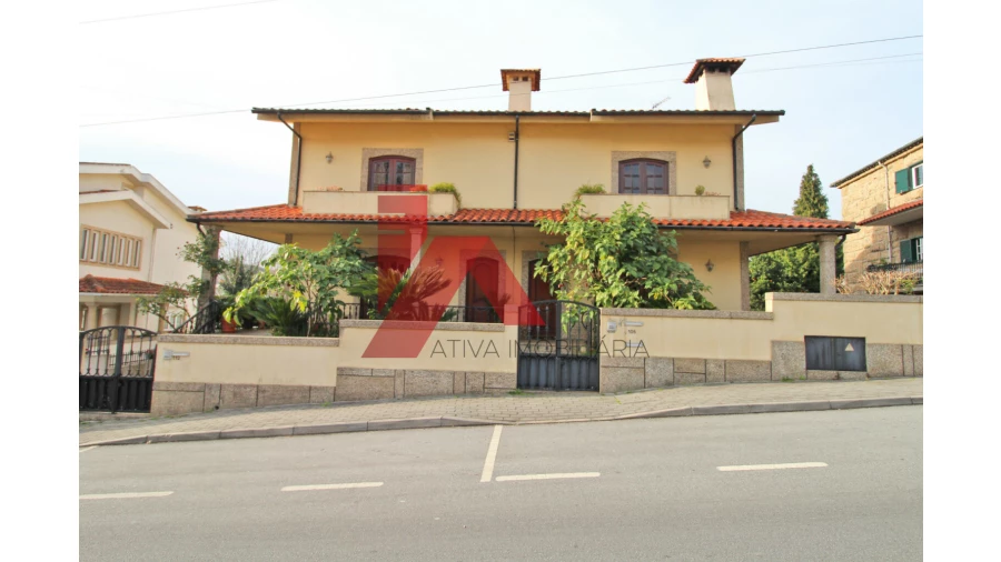 Moradia T4 para Venda em Fermentões Foto 1