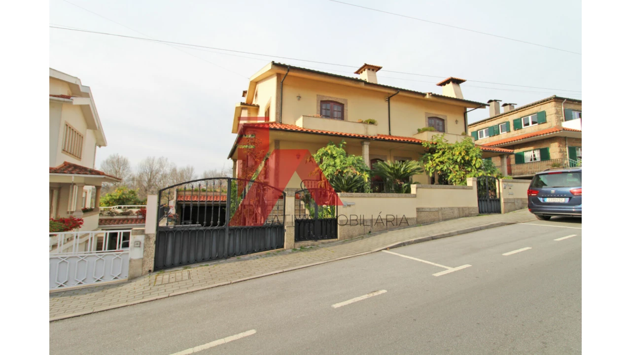 Moradia T4 para Venda em Fermentões Foto 2