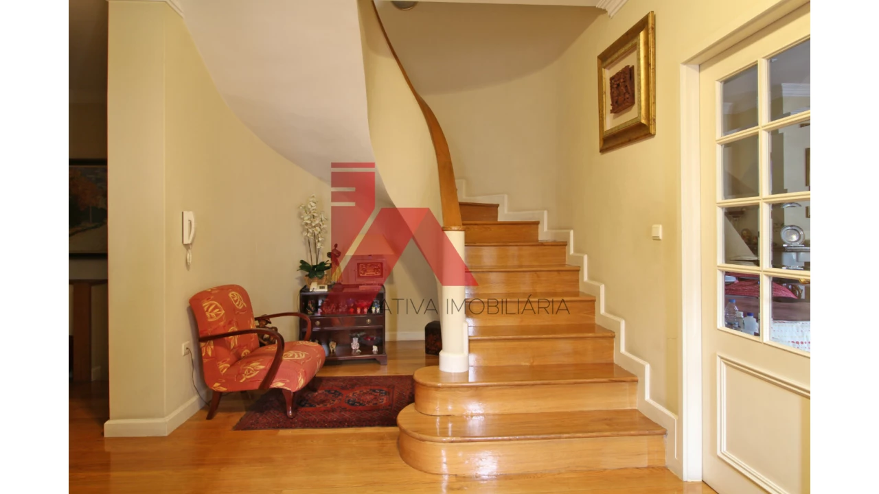 Moradia T4 para Venda em Fermentões Foto 4