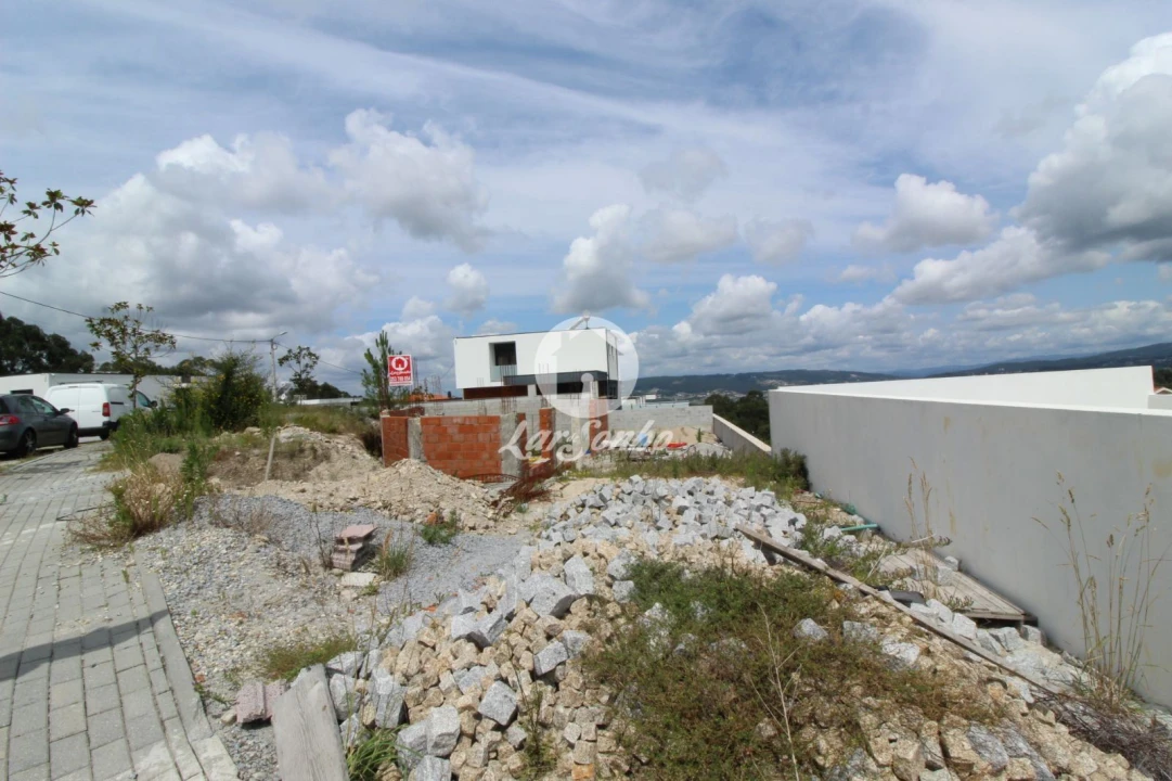 Terreno para Venda em Quinchães Foto 1