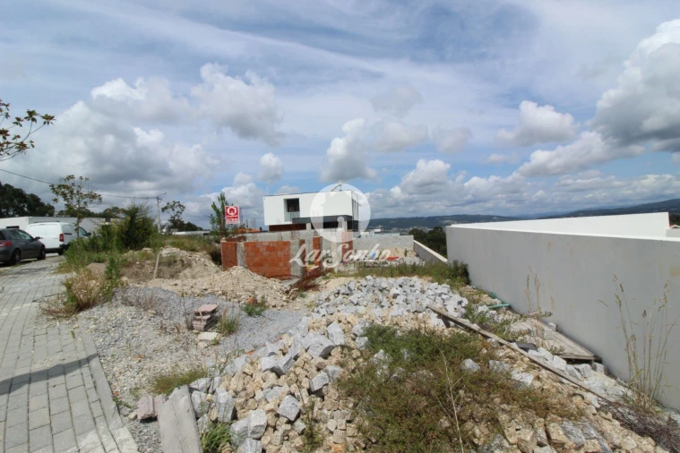 Terreno para Venda em Quinchães Foto 1