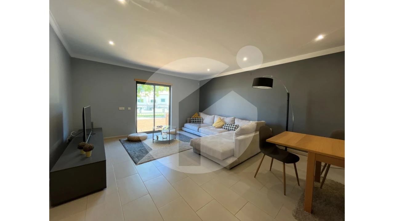 Moradia T4 para Venda em Quelfes Foto 9