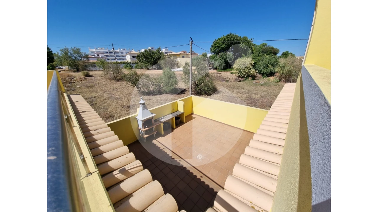 Moradia T4 para Venda em Quelfes Foto 17