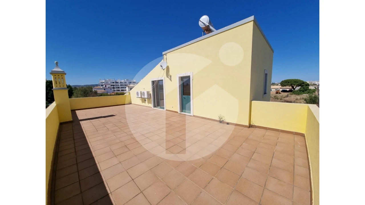 Moradia T4 para Venda em Quelfes Foto 32