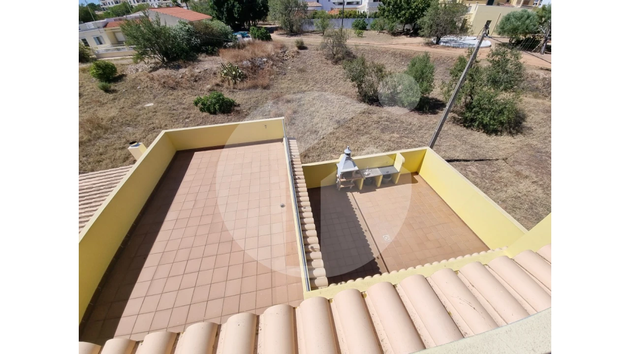 Moradia T4 para Venda em Quelfes Foto 35