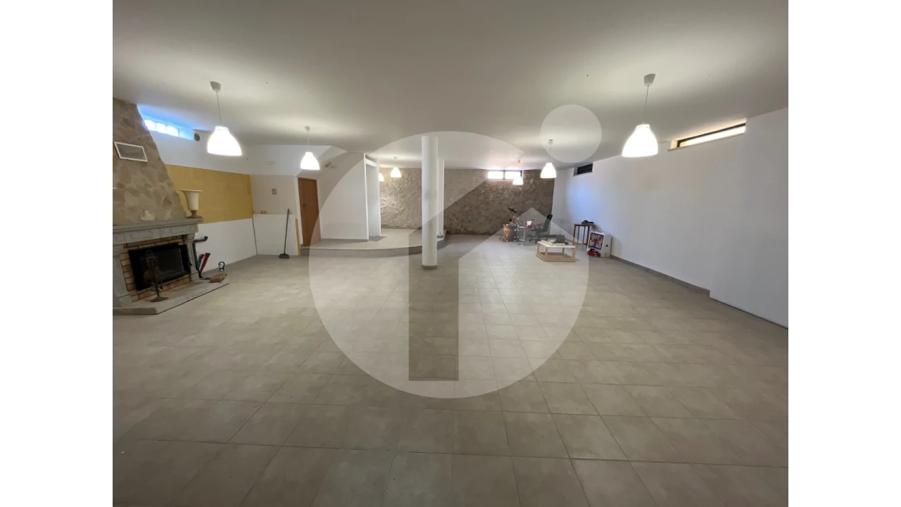 Moradia T4 para Venda em Quelfes Foto 40