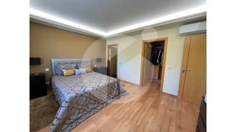 Moradia T4 para Venda em Quelfes
