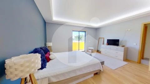 Moradia T4 para Venda em Quelfes