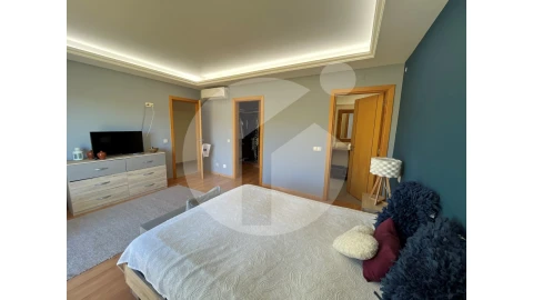 Moradia T4 para Venda em Quelfes