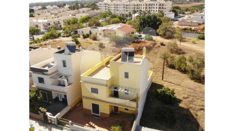 Moradia T4 para Venda em Quelfes