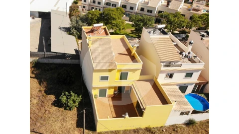 Moradia T4 para Venda em Quelfes