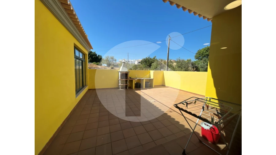 Moradia T4 para Venda em Quelfes Foto 16