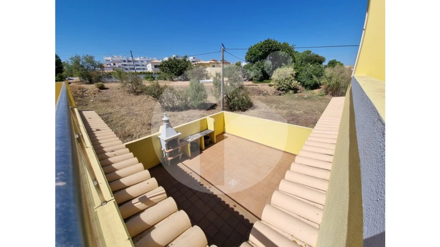 Moradia T4 para Venda em Quelfes Foto 17