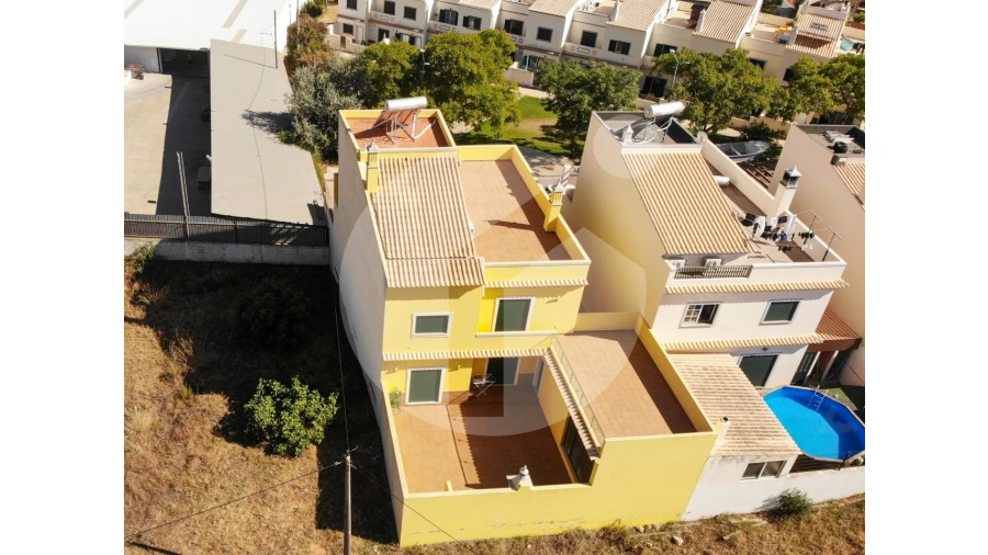 Moradia T4 para Venda em Quelfes Foto 7