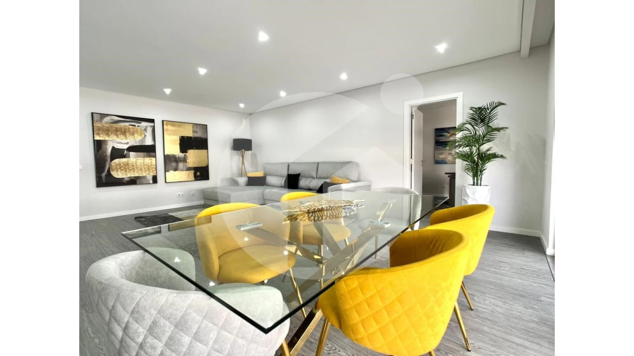 Apartamento T3 para Venda em Quelfes Foto 3