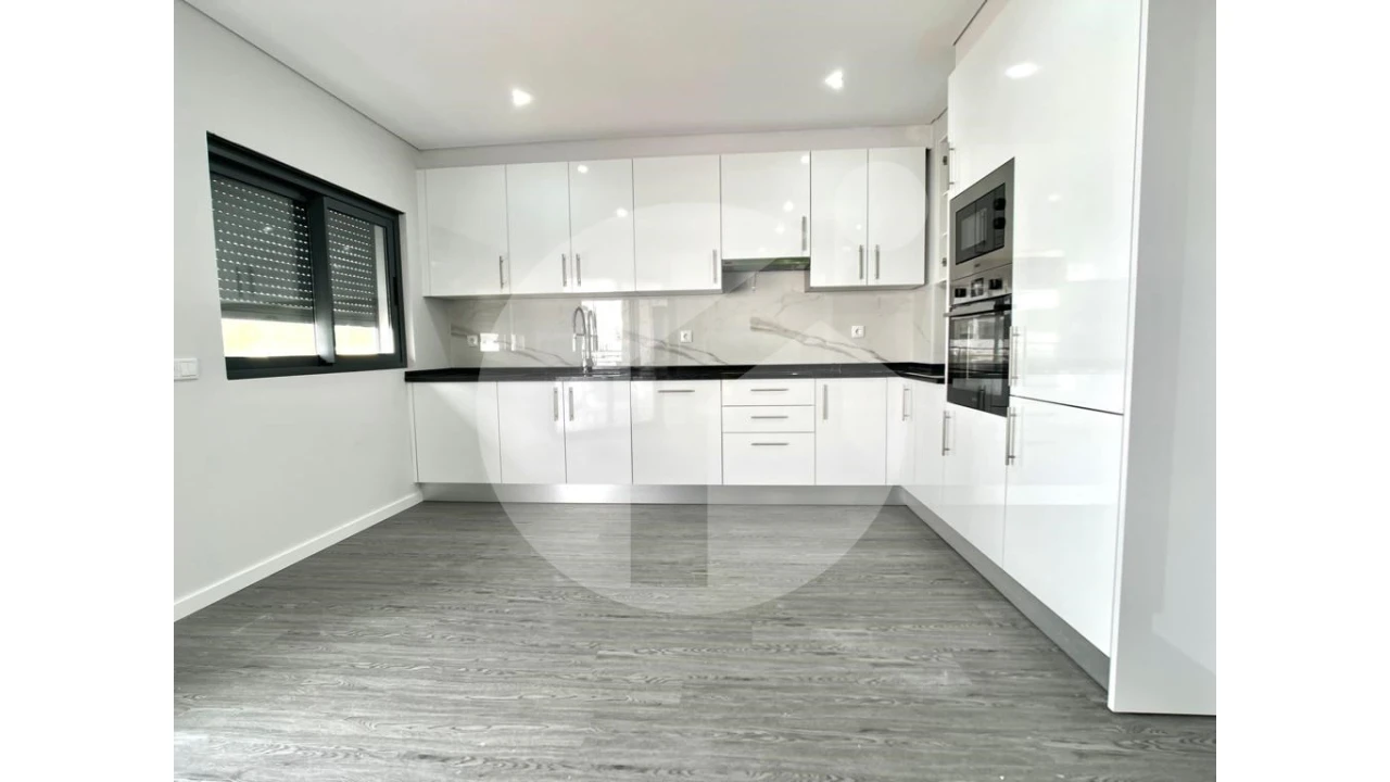 Apartamento T3 para Venda em Quelfes Foto 9