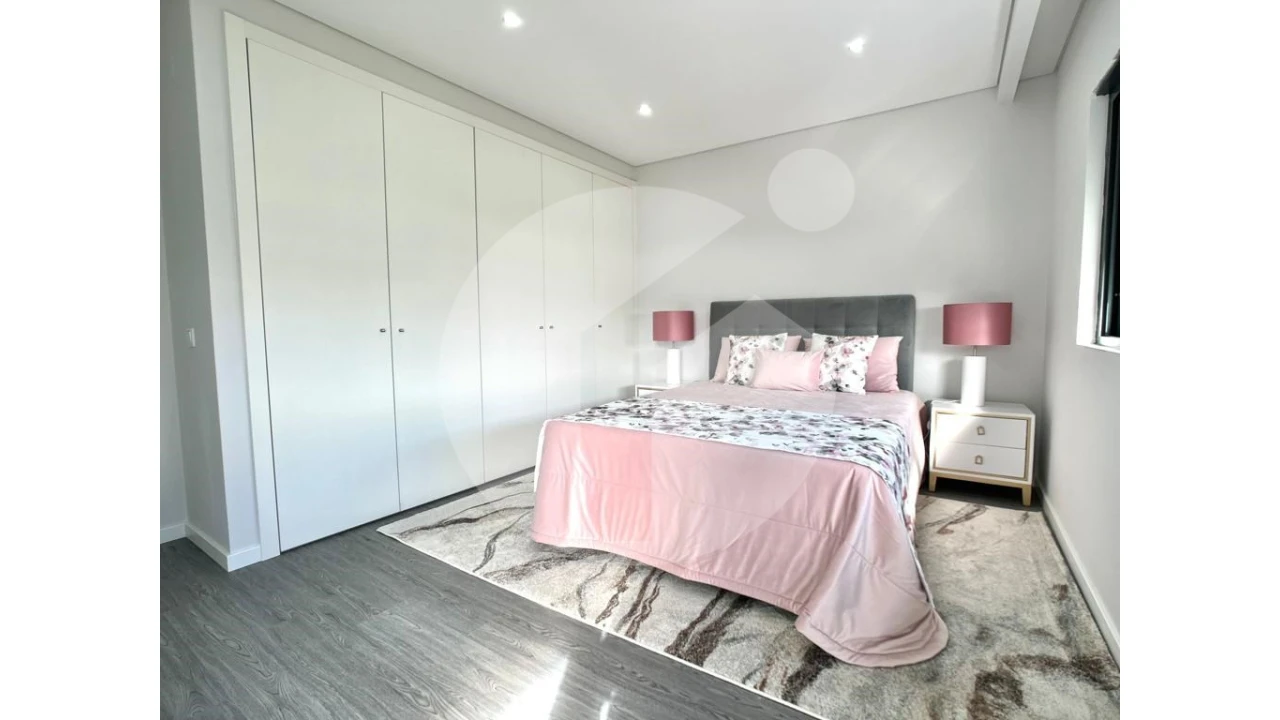 Apartamento T3 para Venda em Quelfes Foto 29