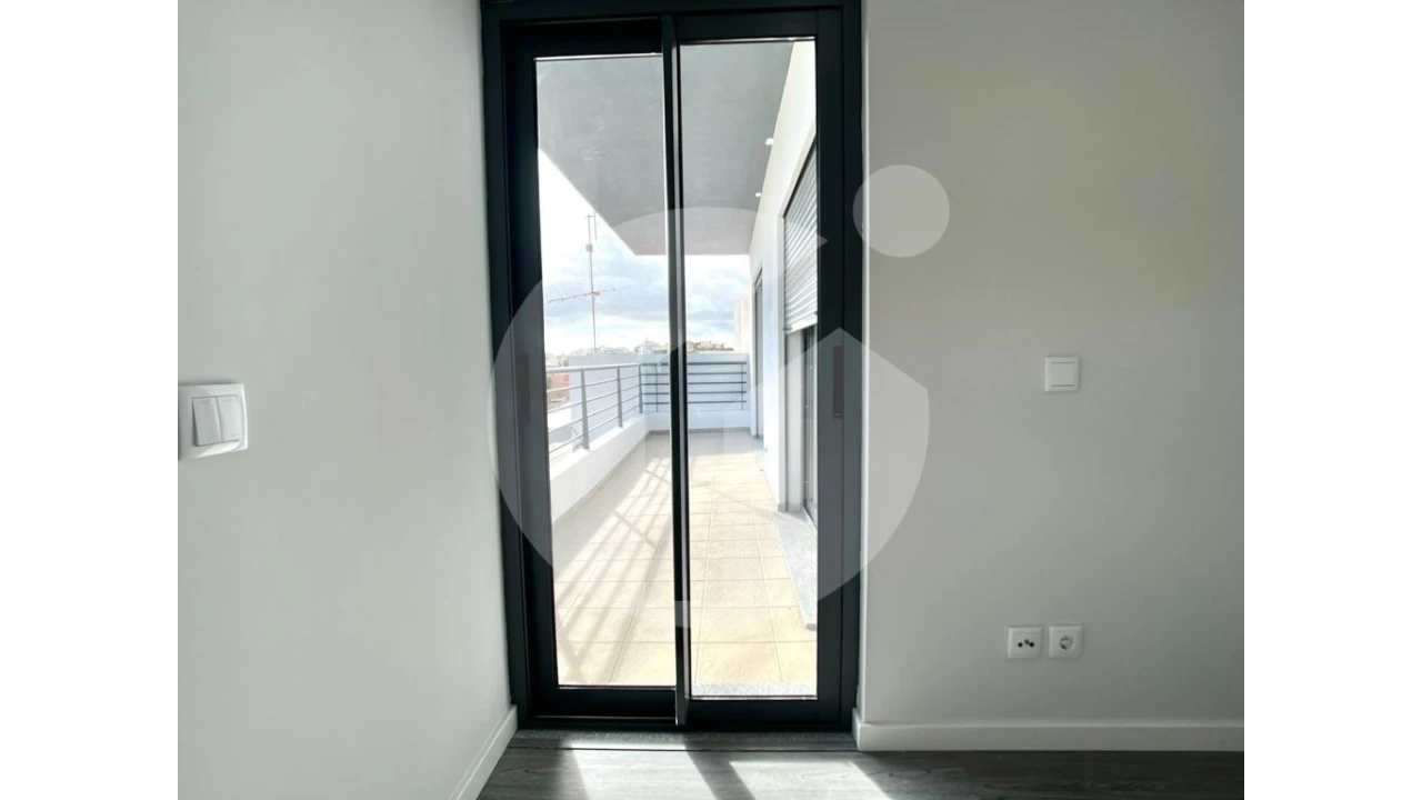 Apartamento T3 para Venda em Quelfes Foto 30
