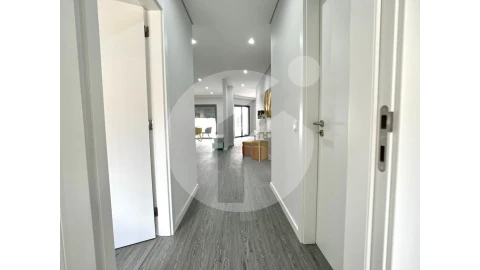 Apartamento T3 para Venda em Quelfes