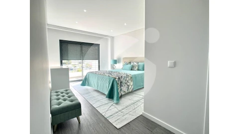 Apartamento T3 para Venda em Quelfes