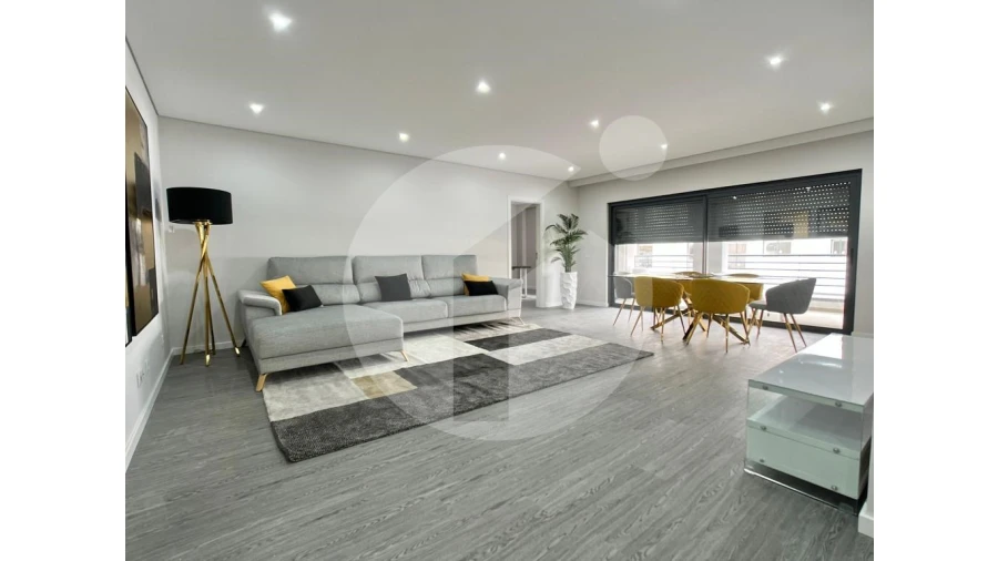 Apartamento T3 para Venda em Quelfes