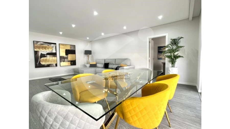Apartamento T3 para Venda em Quelfes Foto 3