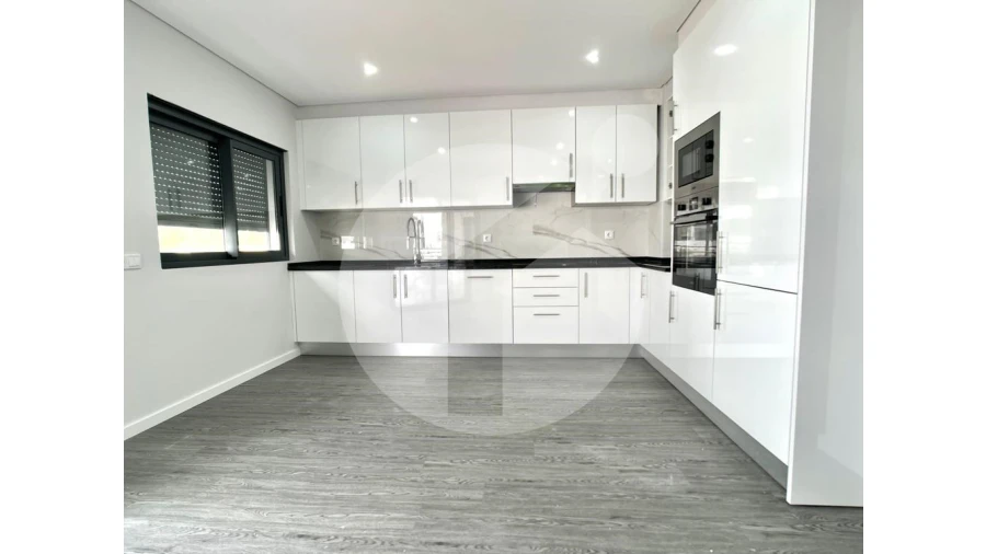 Apartamento T3 para Venda em Quelfes Foto 9