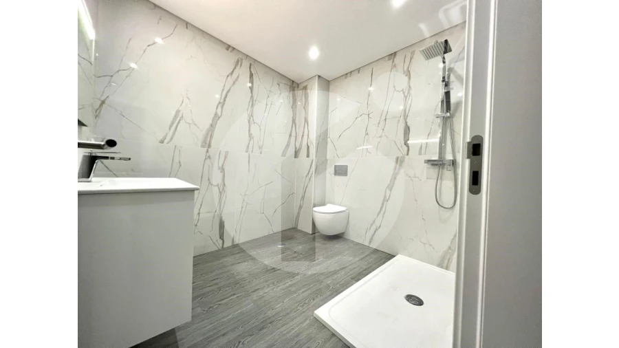 Apartamento T3 para Venda em Quelfes Foto 23