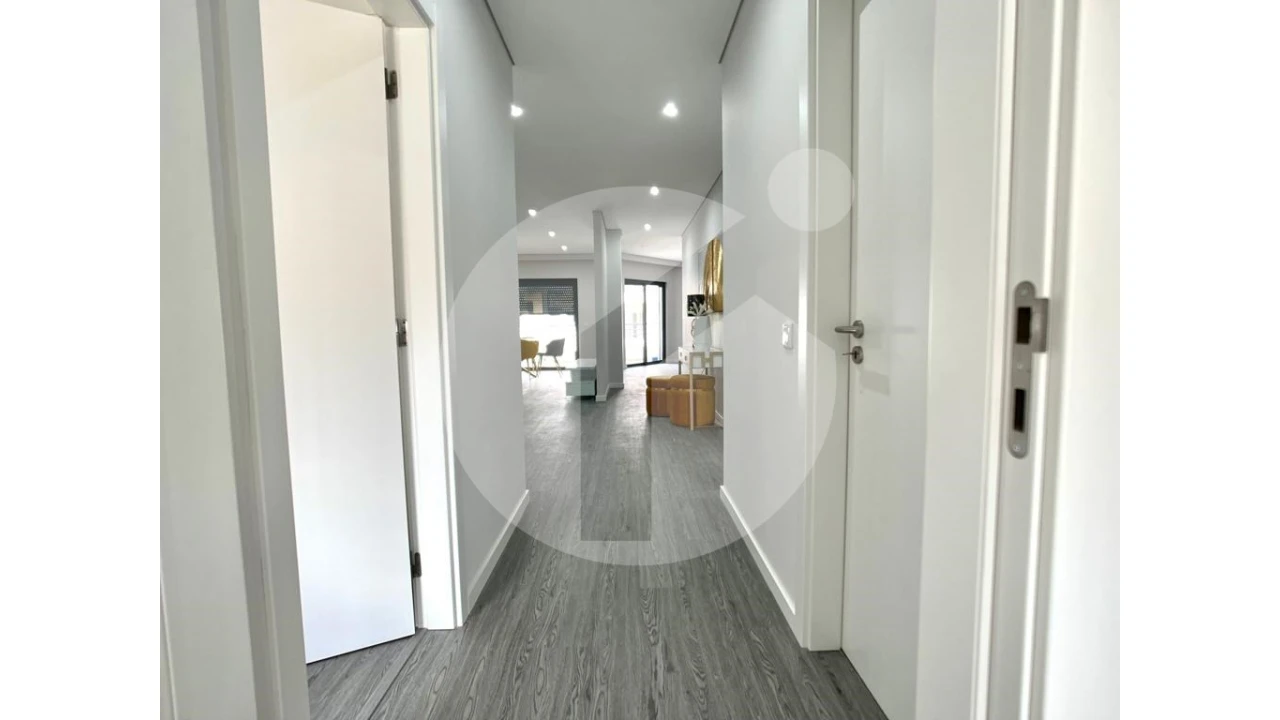 Apartamento T3 para Venda em Quelfes Foto 7