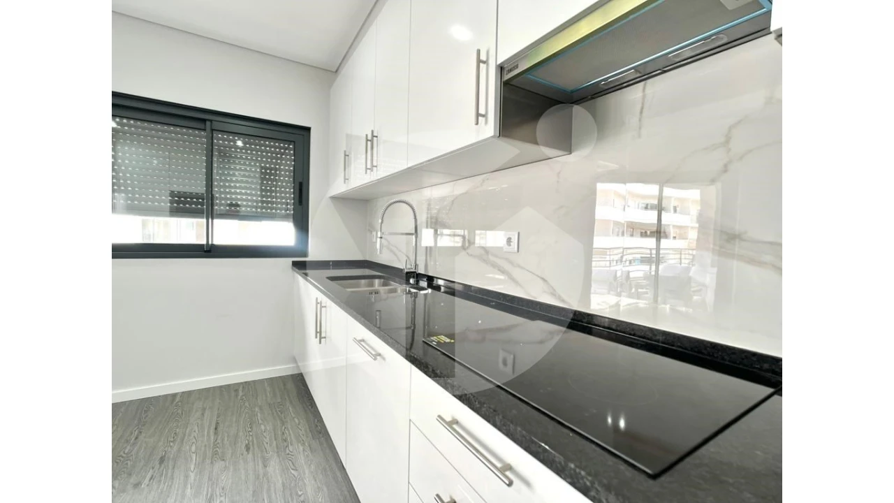 Apartamento T3 para Venda em Quelfes Foto 10