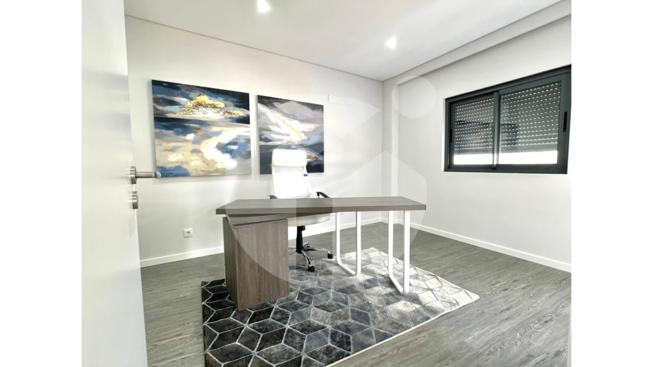 Apartamento T3 para Venda em Quelfes Foto 13