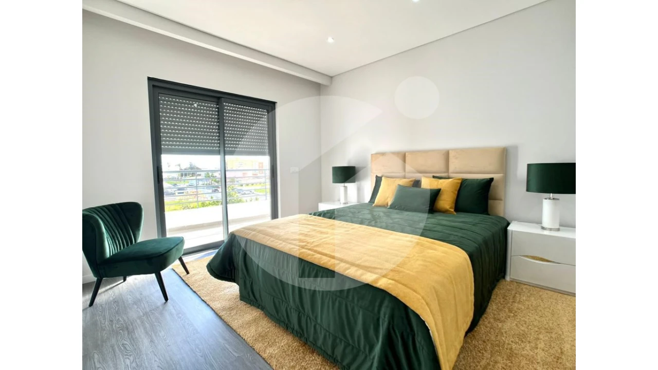 Apartamento T3 para Venda em Quelfes Foto 24