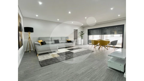 Apartamento T3 para Venda em Quelfes