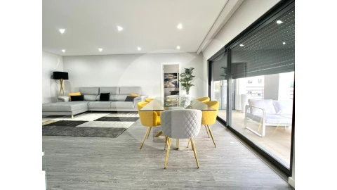 Apartamento T3 para Venda em Quelfes