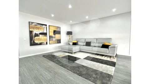 Apartamento T3 para Venda em Quelfes