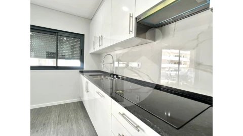 Apartamento T3 para Venda em Quelfes