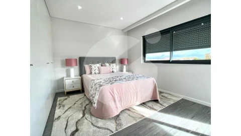 Apartamento T3 para Venda em Quelfes