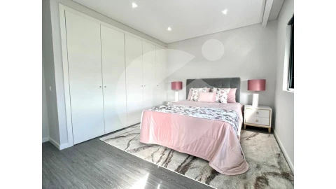 Apartamento T3 para Venda em Quelfes