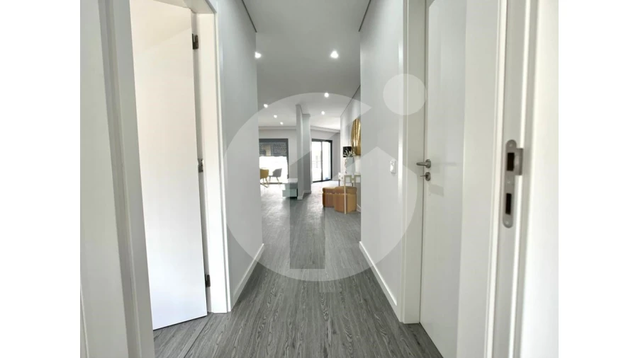 Apartamento T3 para Venda em Quelfes Foto 7