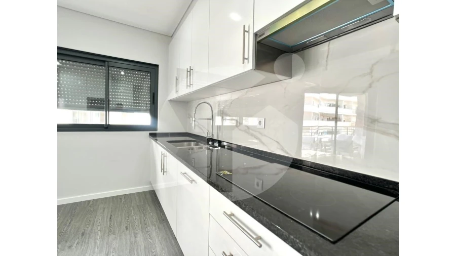 Apartamento T3 para Venda em Quelfes Foto 10