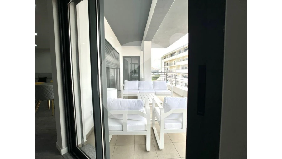 Apartamento T3 para Venda em Quelfes Foto 11
