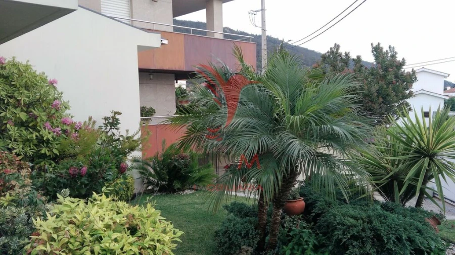 Moradia T4 para Venda em Carreço Foto 4