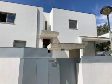 Moradia T5 para Venda em Aldoar, Foz do Douro e Nevogilde