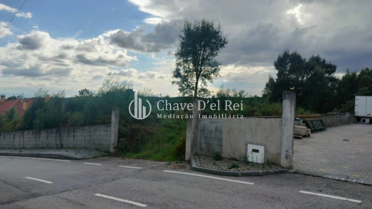 Terreno para Venda em Cavernães Foto 1