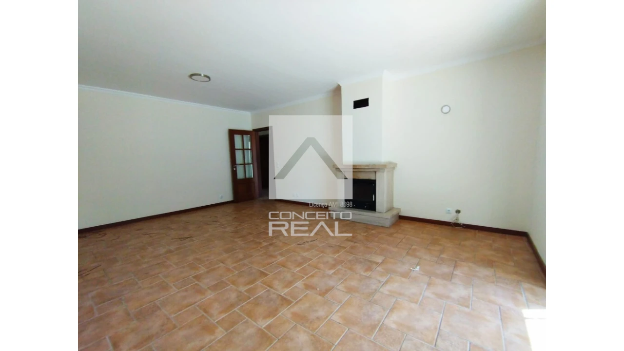 Moradia T3 para Venda em Branca Foto 1