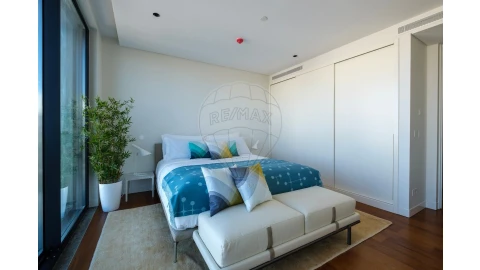 Apartamento T4 para Venda em Parque das Nações