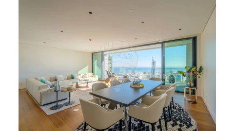 Apartamento T4 para Venda em Parque das Nações