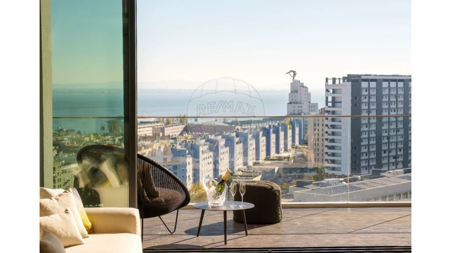 Apartamento T4 para Venda em Parque das Nações Foto 5