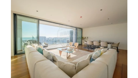 Apartamento T5 para Venda em Parque das Nações